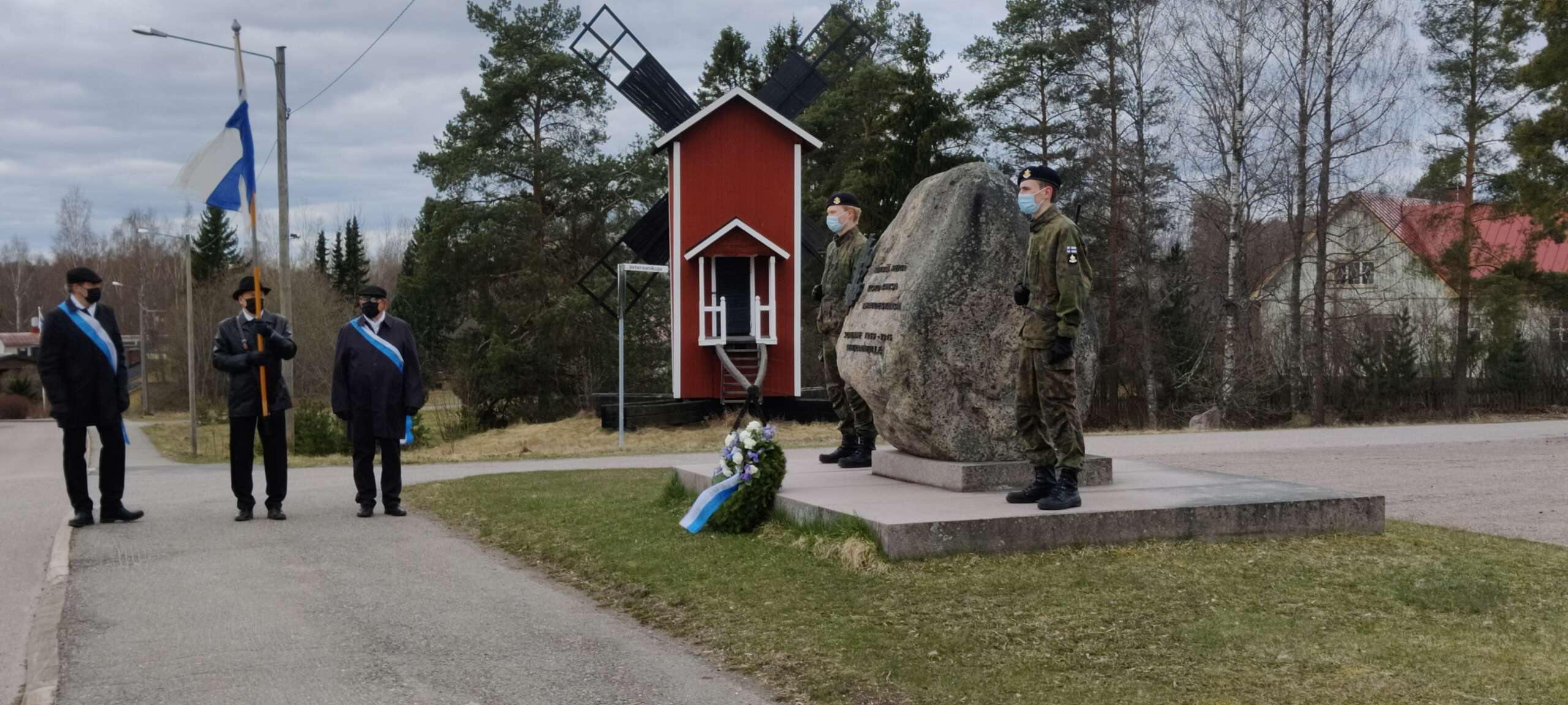 Seppeleenlasku Säkylän Veteraanikivi