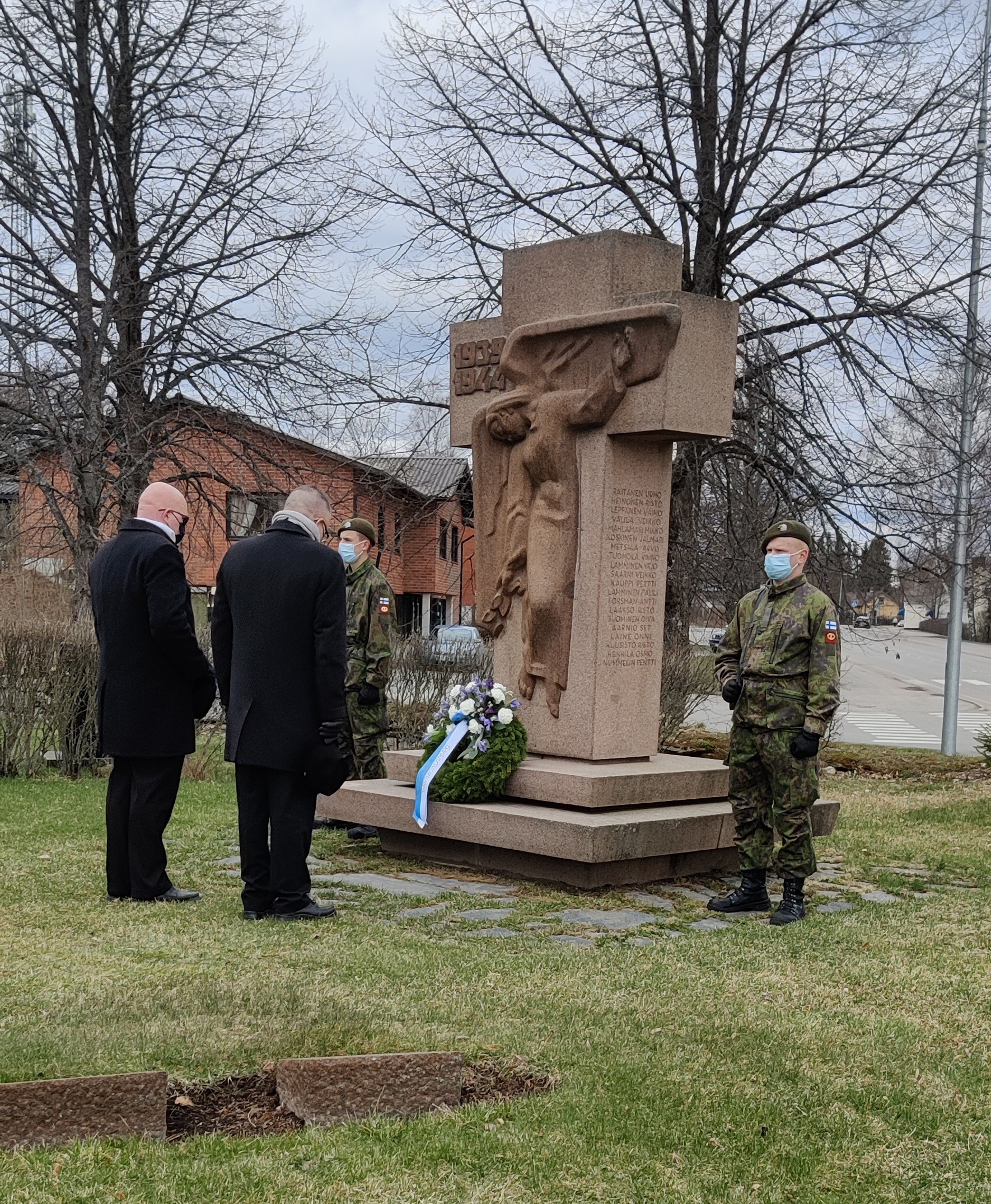 Seppeleenlasku Säkylän Sankarivainajien muistomerkki